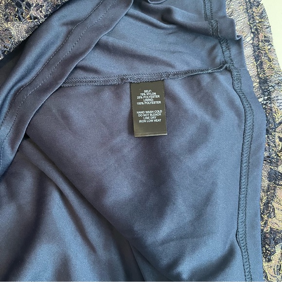 Lulu’s Mini Lace party dress size M deep V front and back gold tone lace - Picture 9 of 10